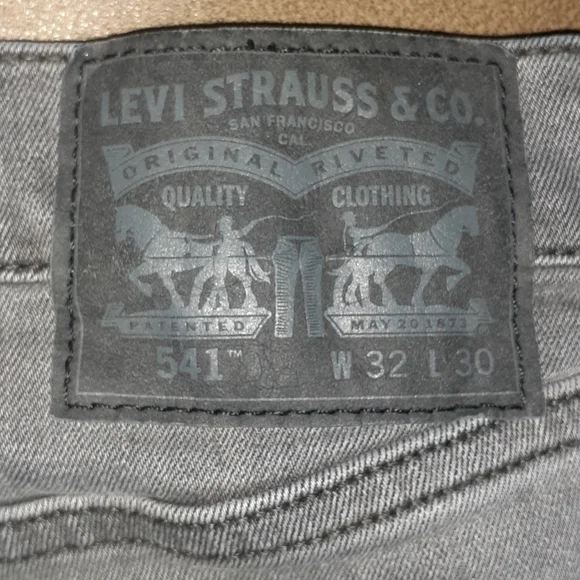 Levi Men's Jeans - Picture 2 of 4